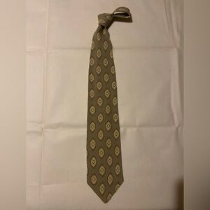 Giorgio Armani Cravatte Olive/Taupe Crest Pattern Designer Silk Tie